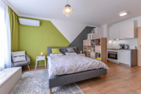 The Spot - fully equipped, central, modern studio